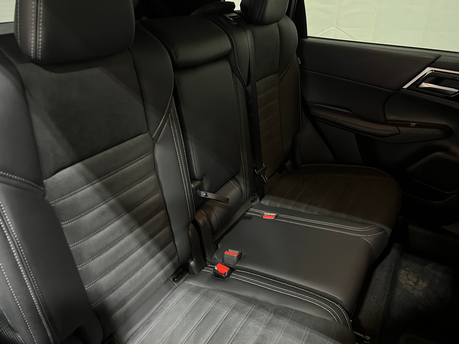 Thumbnail: 2024 Mitsubishi Outlander - 5