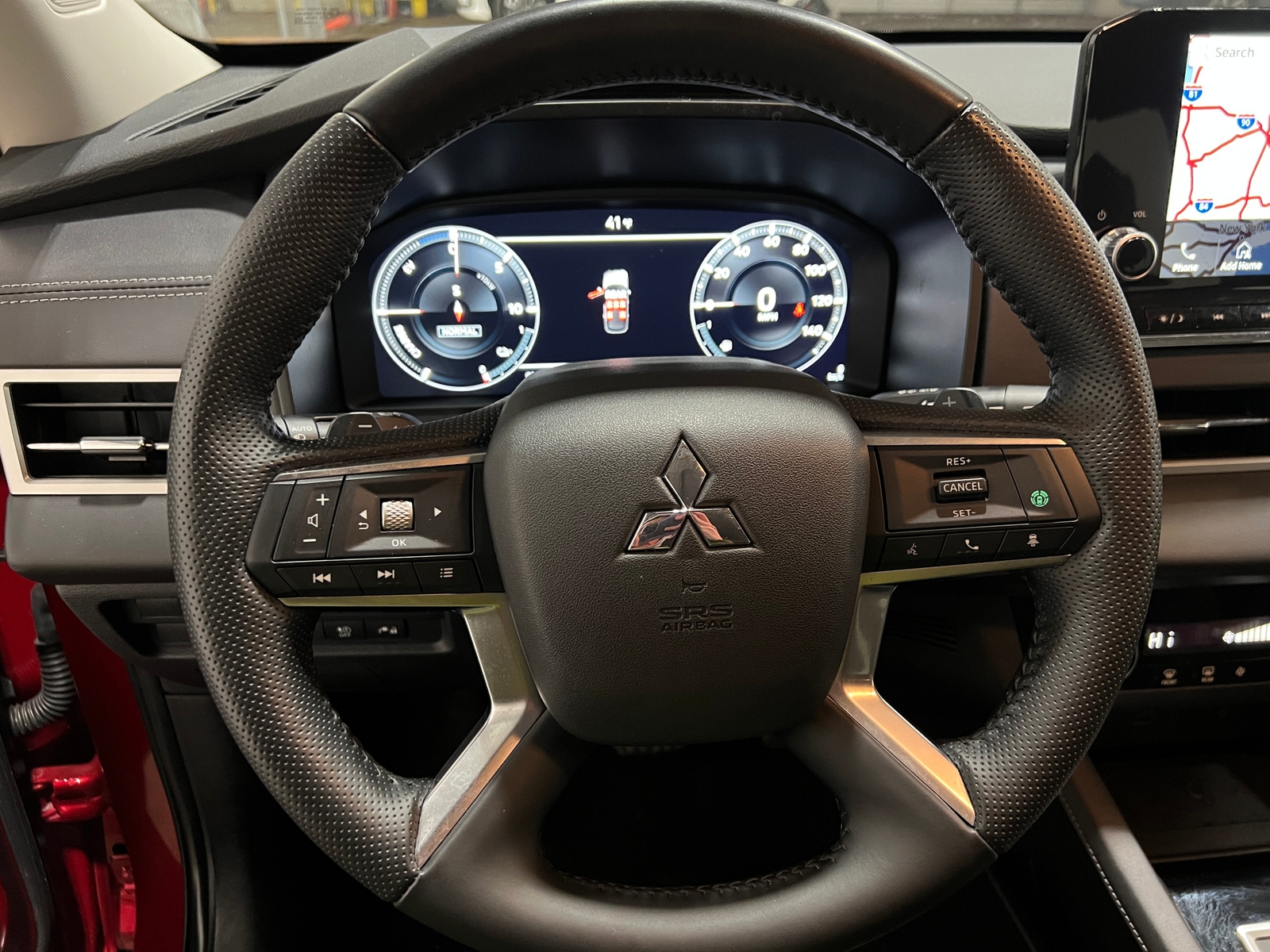 Thumbnail: 2024 Mitsubishi Outlander - 4