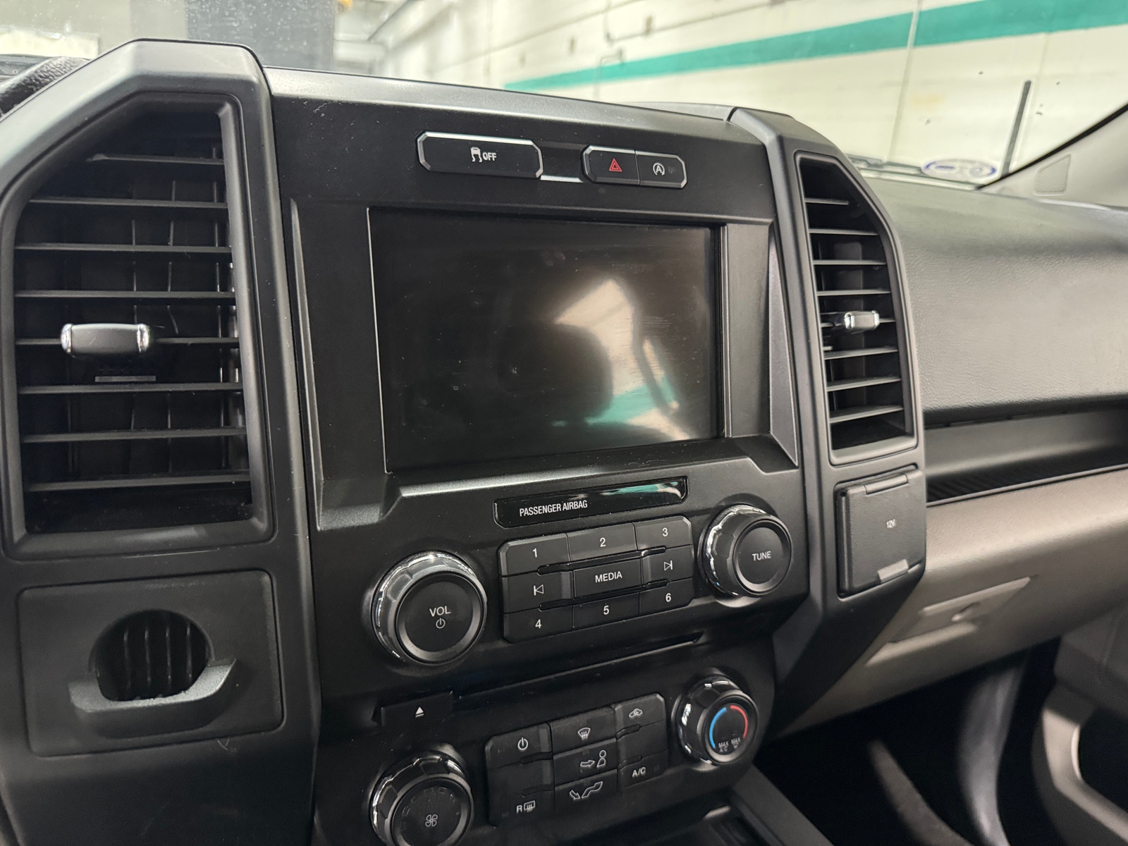 Thumbnail: 2018 Ford Econoline - 4