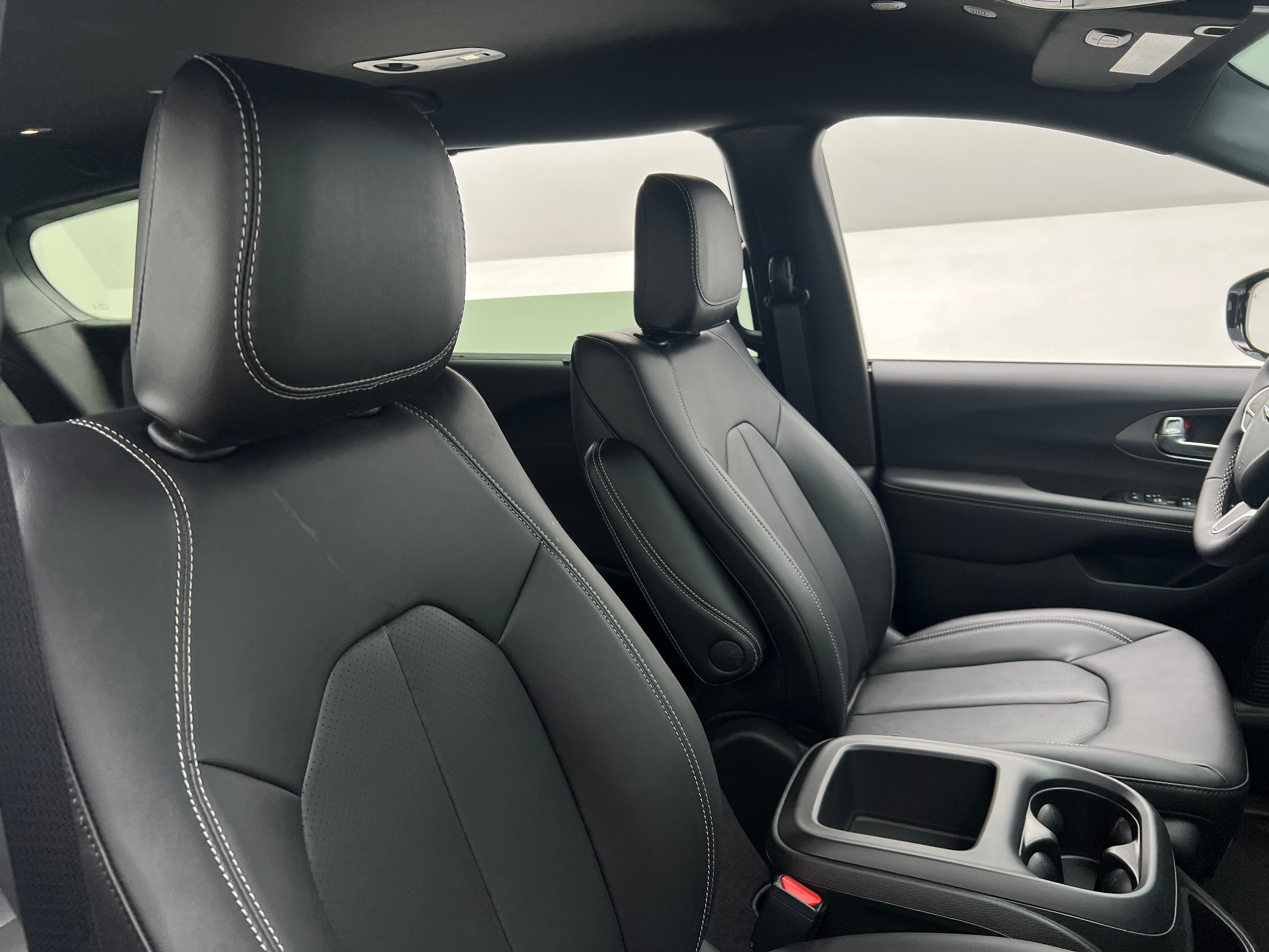 2026 Chrysler Pacifica Select AWD's photo