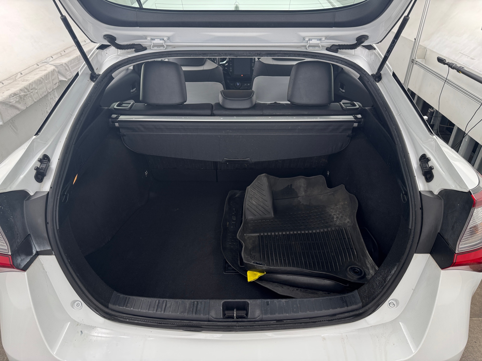 Thumbnail: 2022 Toyota Prius - 6