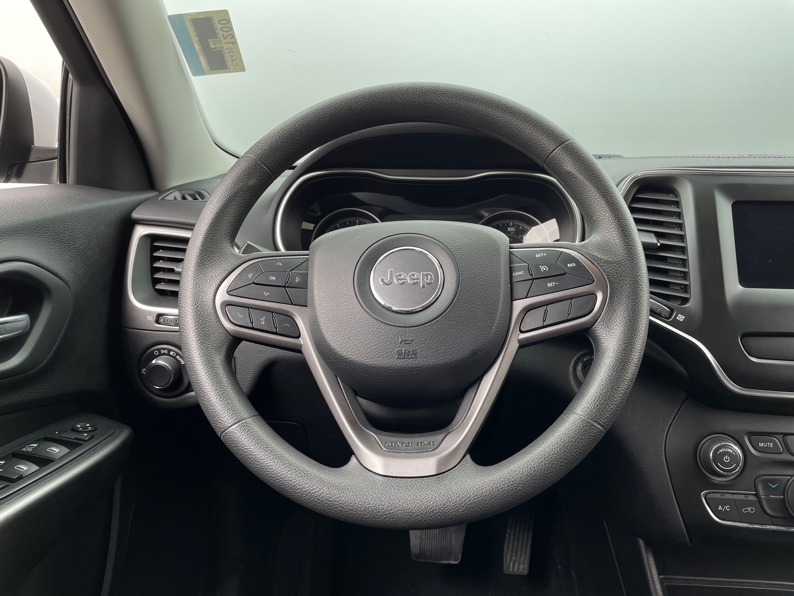 Thumbnail: 2020 Jeep Cherokee - 5