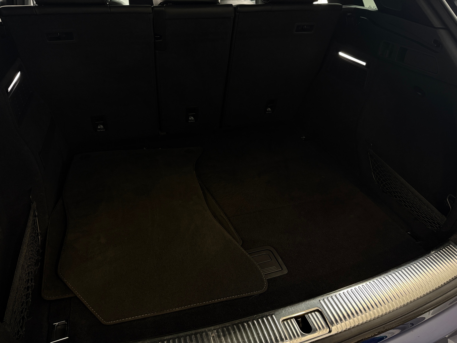 Thumbnail: 2020 Audi SQ5 - 6