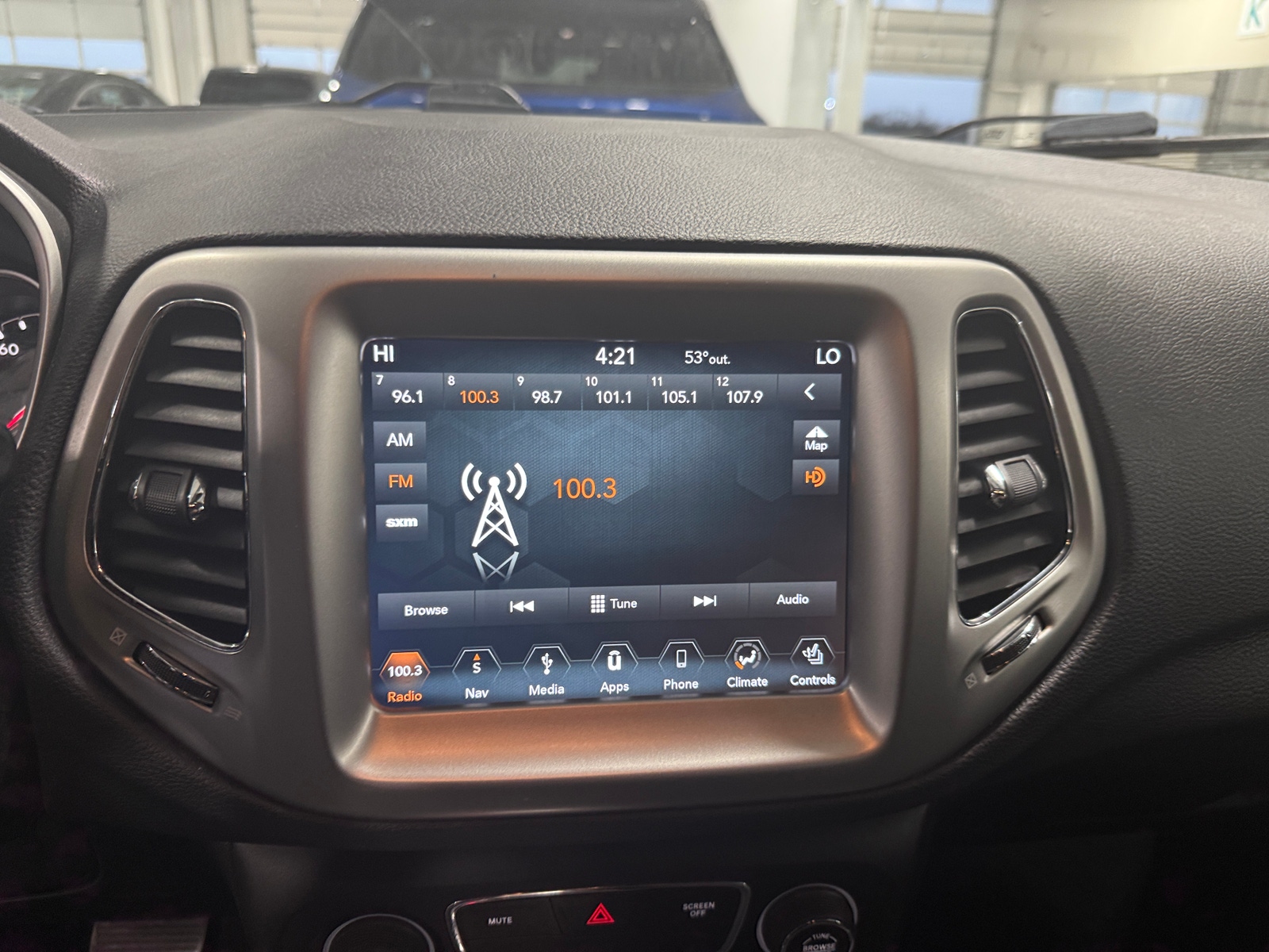 Thumbnail: 2019 Jeep Compass - 4