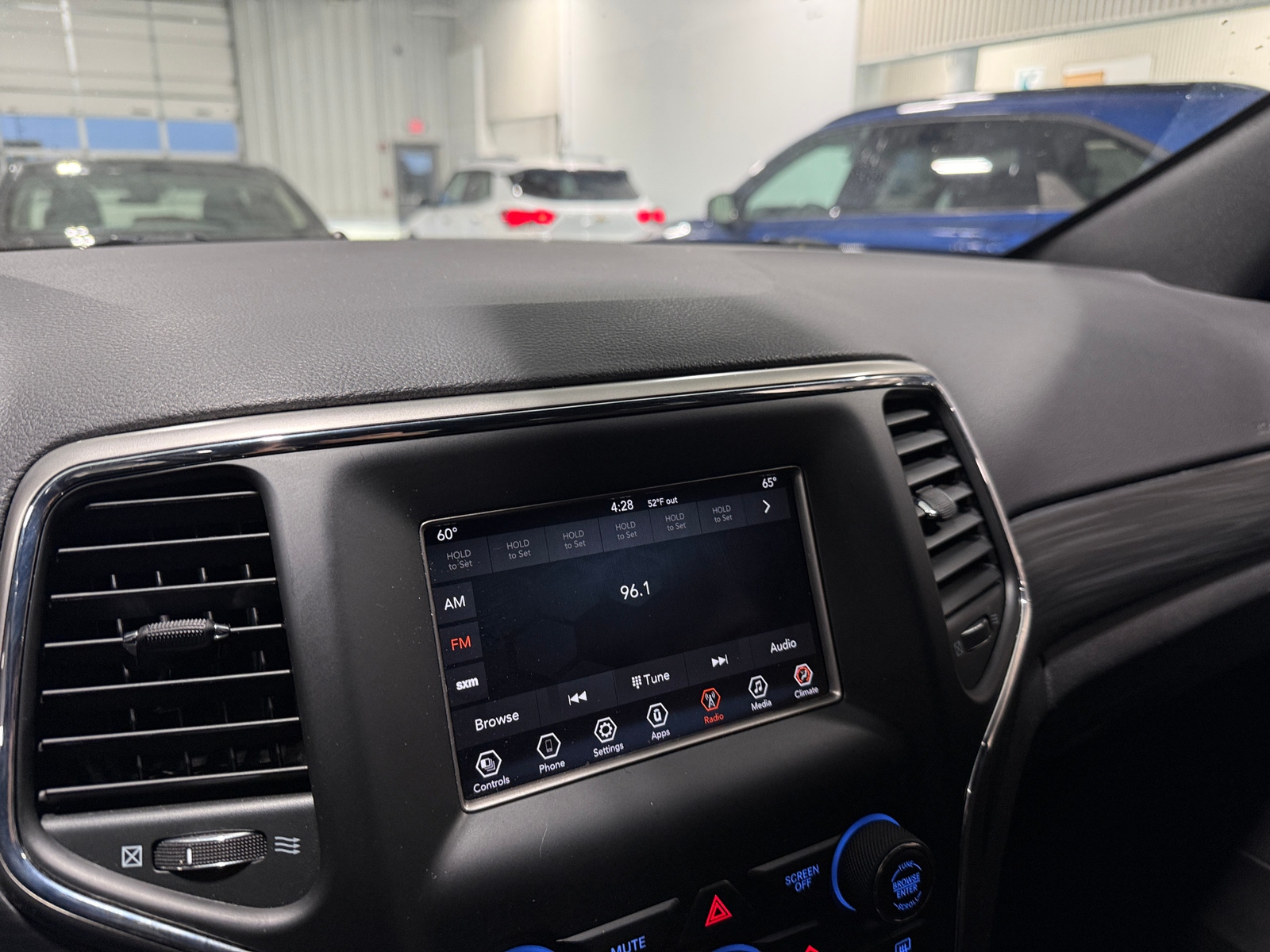 Thumbnail: 2021 Jeep Grand Cherokee - 4