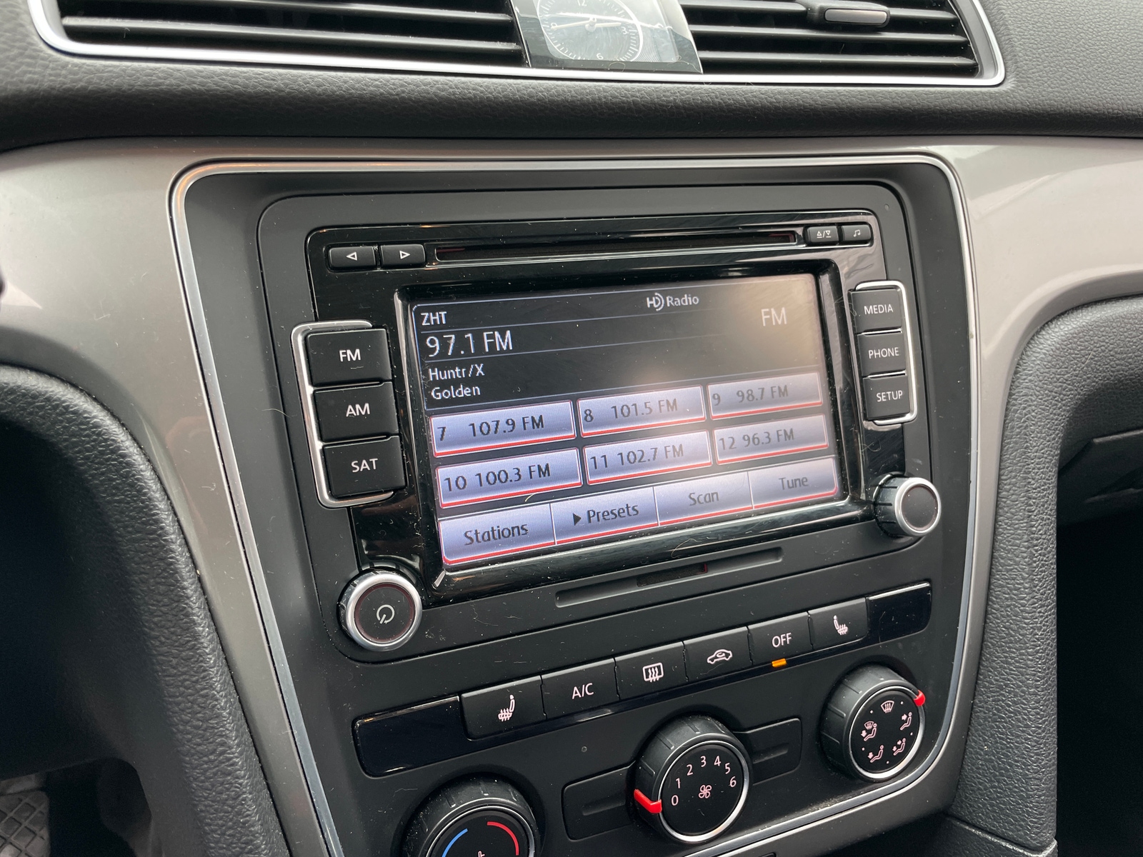 Thumbnail: 2015 Volkswagen Passat - 4