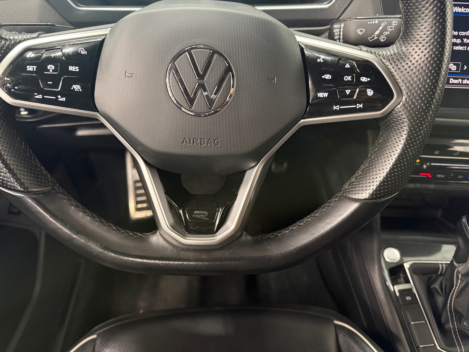 Thumbnail: 2022 Volkswagen Tiguan - 4