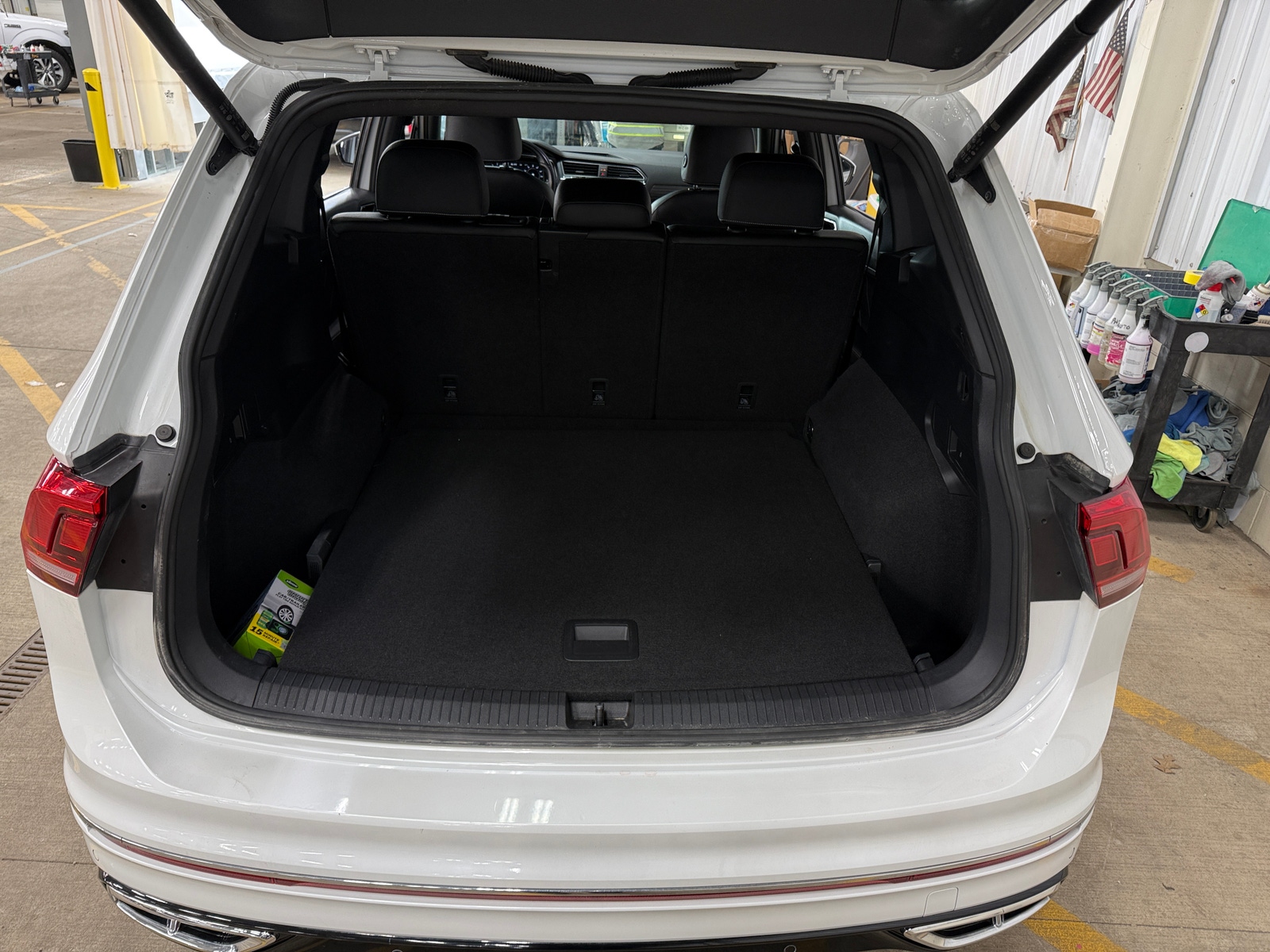 Thumbnail: 2022 Volkswagen Tiguan - 6