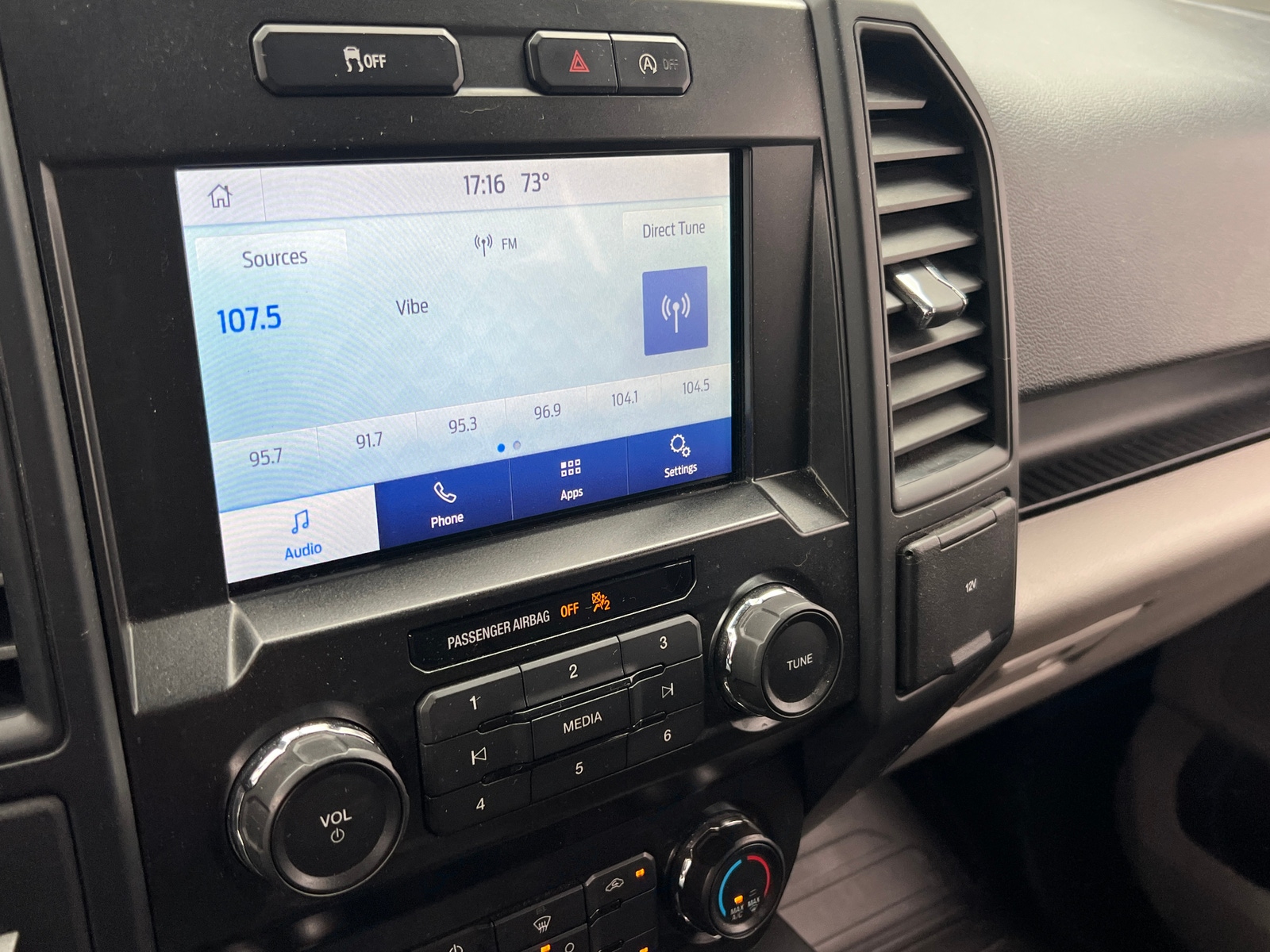 Thumbnail: 2019 Ford Econoline - 4