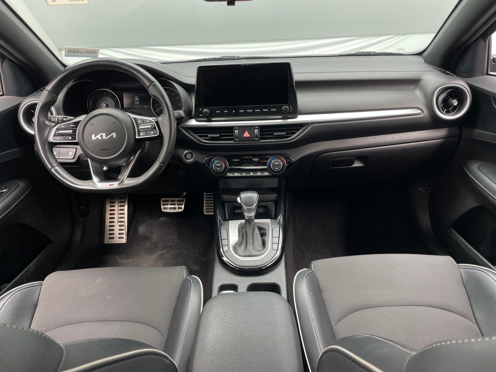 Thumbnail: 2023 Kia Forte - 3