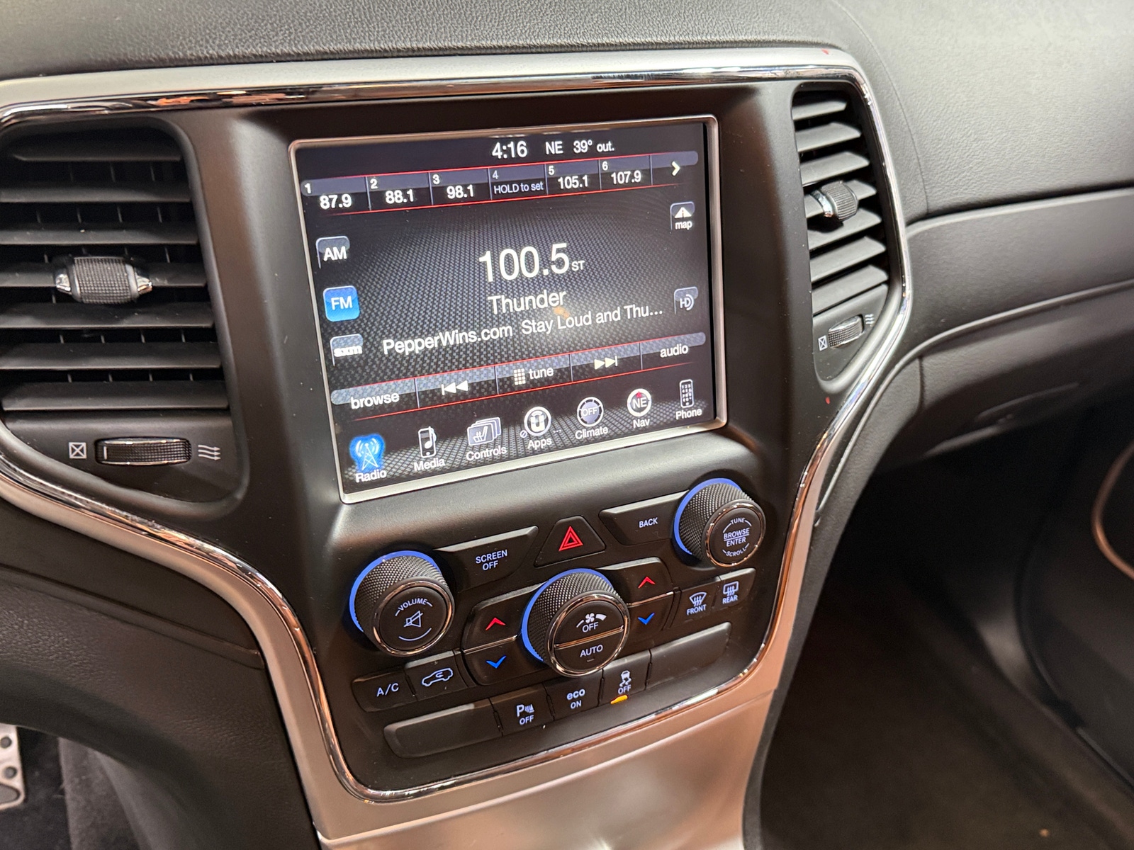 Thumbnail: 2016 Jeep Grand Cherokee - 3