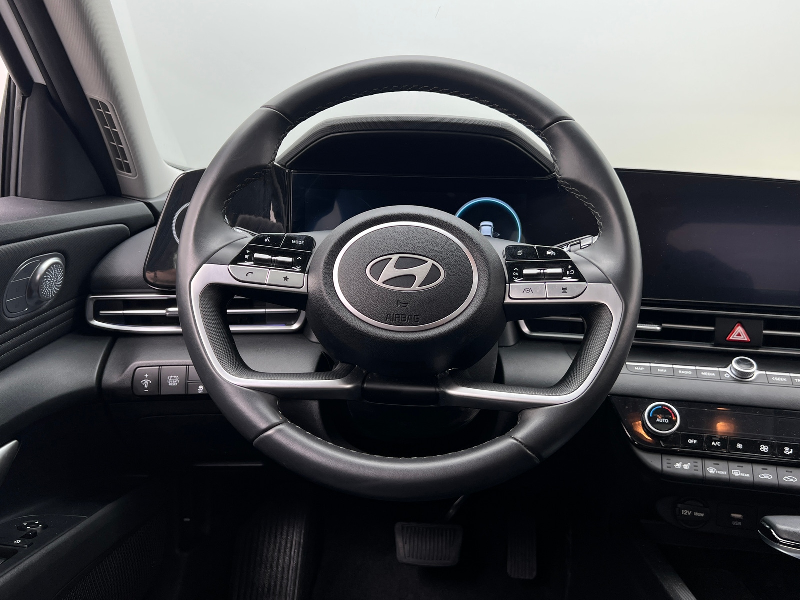 Thumbnail: 2025 Hyundai Elantra - 4