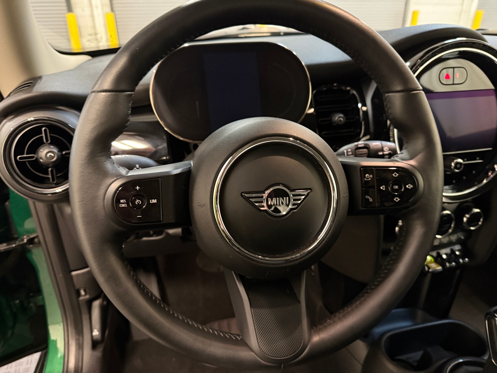 Thumbnail: 2022 MINI Cooper Hardtop - 4