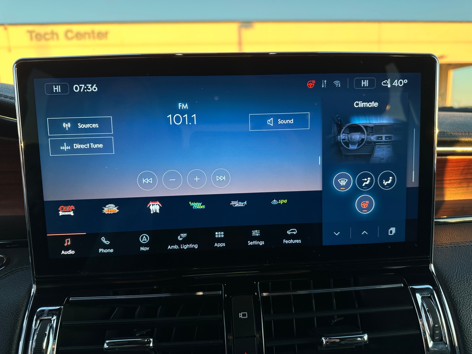 Thumbnail: 2024 Lincoln Navigator - 3