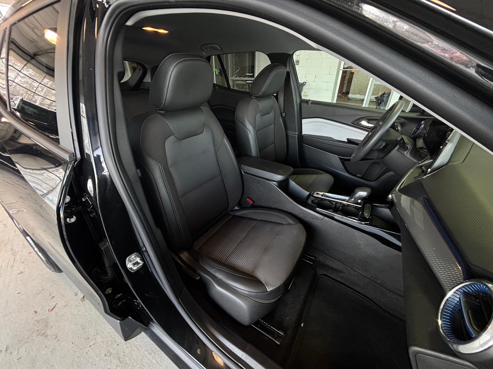 Thumbnail: 2025 Chevrolet Trax - 2