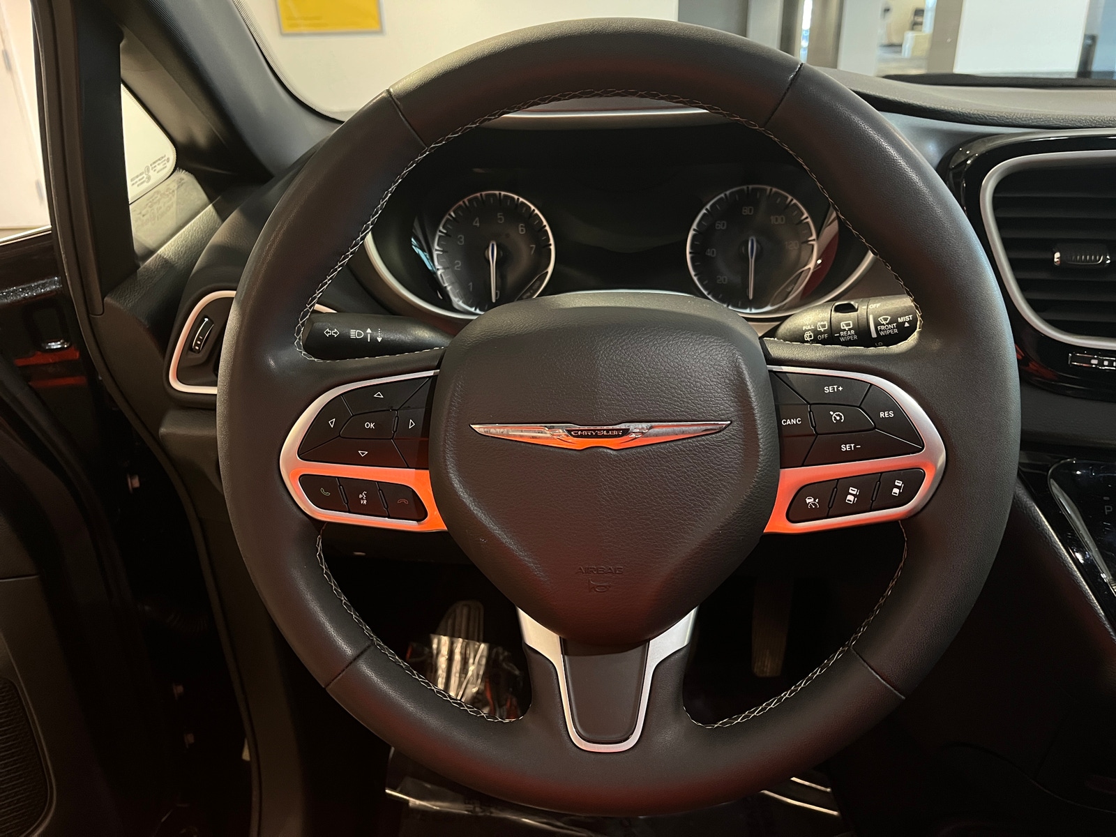 Thumbnail: 2025 Chrysler Pacifica - 5