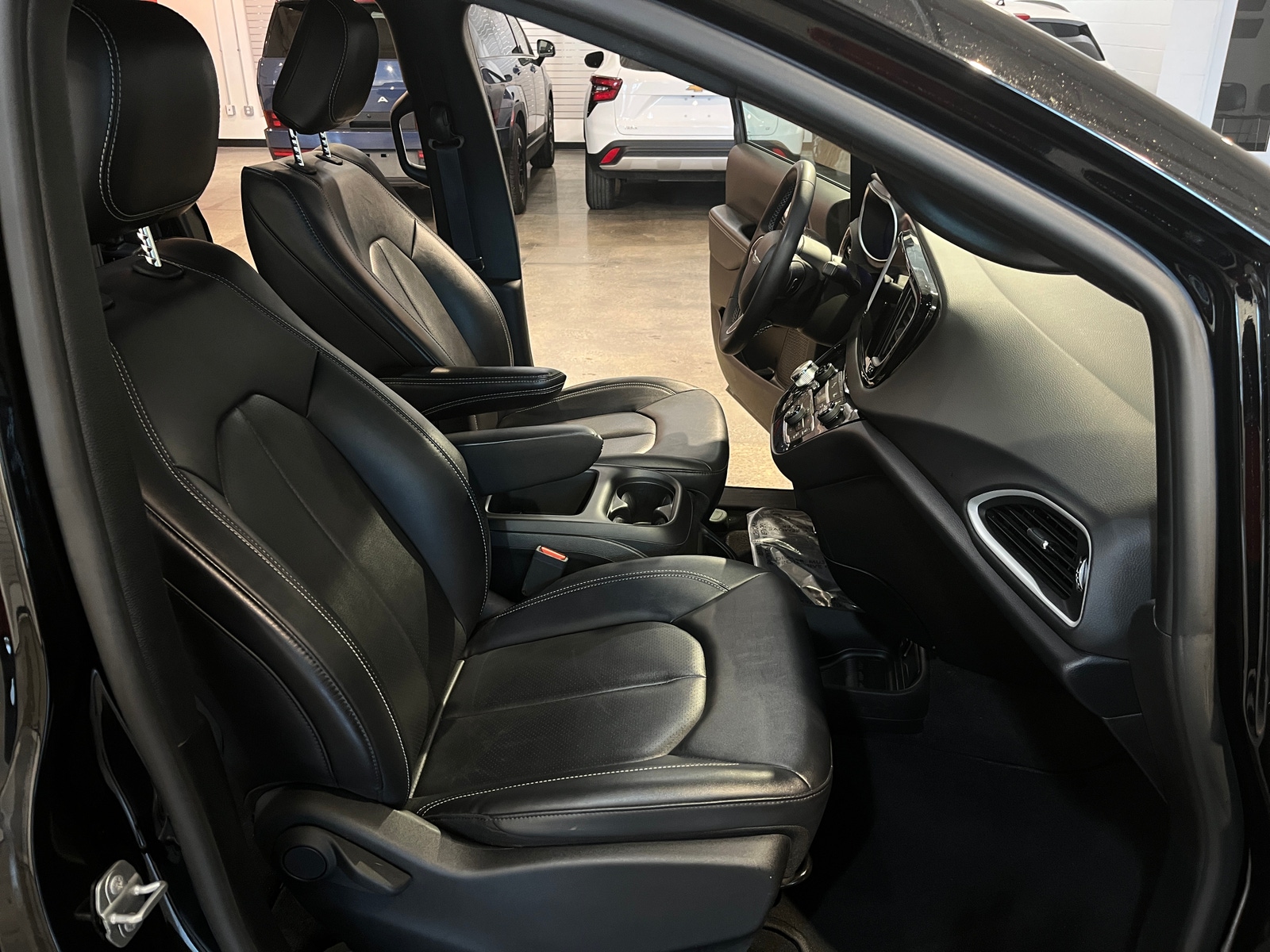 Thumbnail: 2025 Chrysler Pacifica - 2