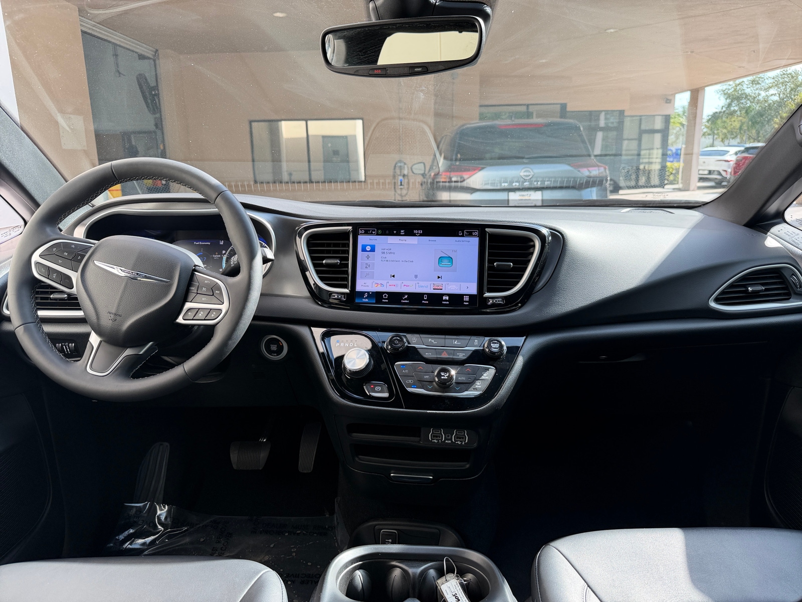 Thumbnail: 2025 Chrysler Pacifica - 3