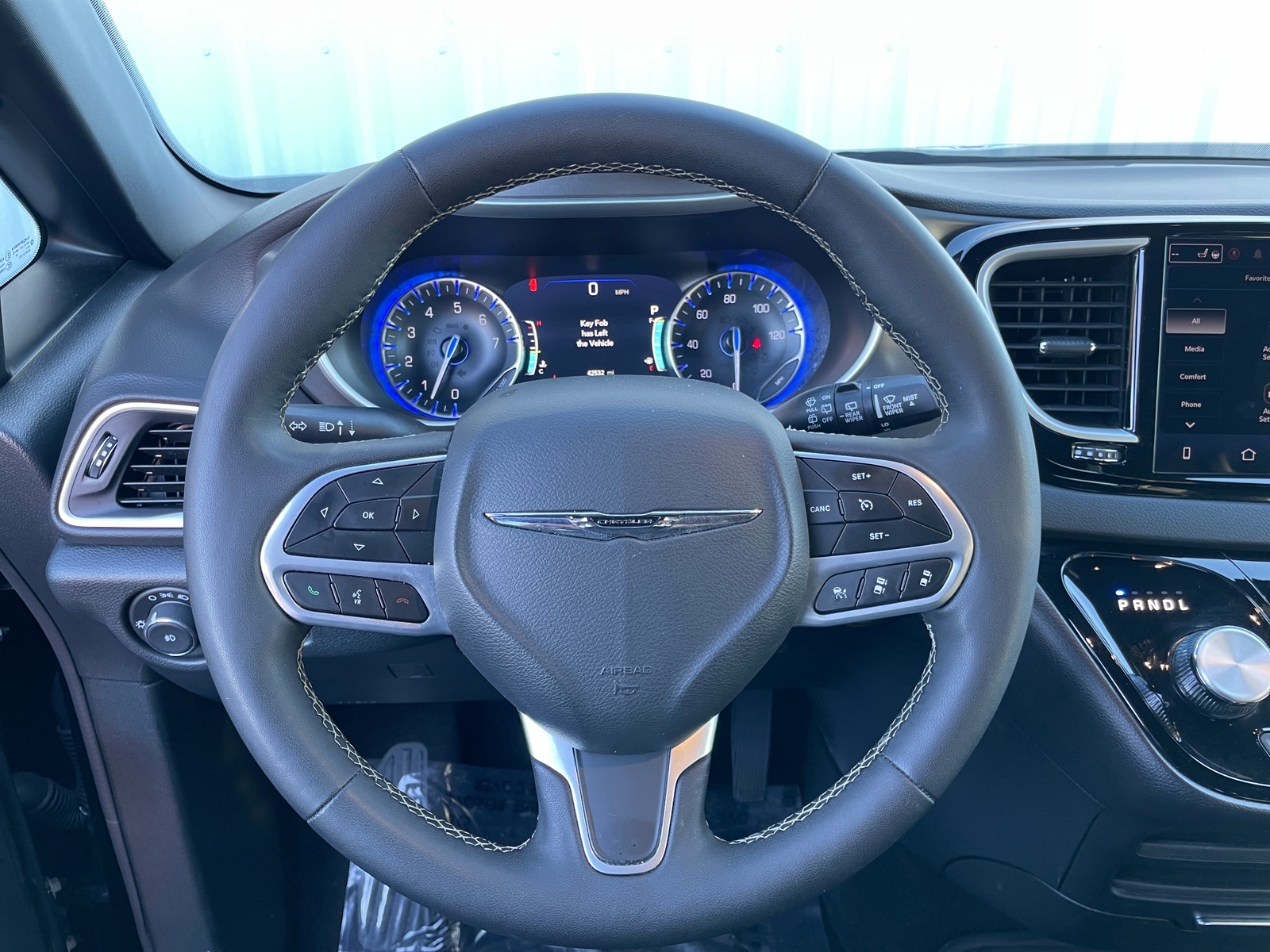 Thumbnail: 2025 Chrysler Pacifica - 4