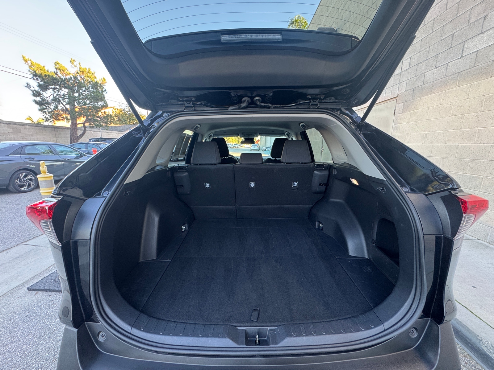 Thumbnail: 2025 Toyota RAV4 - 6