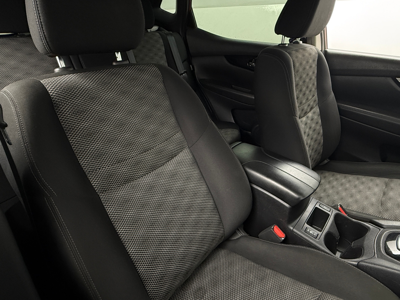 Thumbnail: 2021 Nissan Rogue Sport - 2