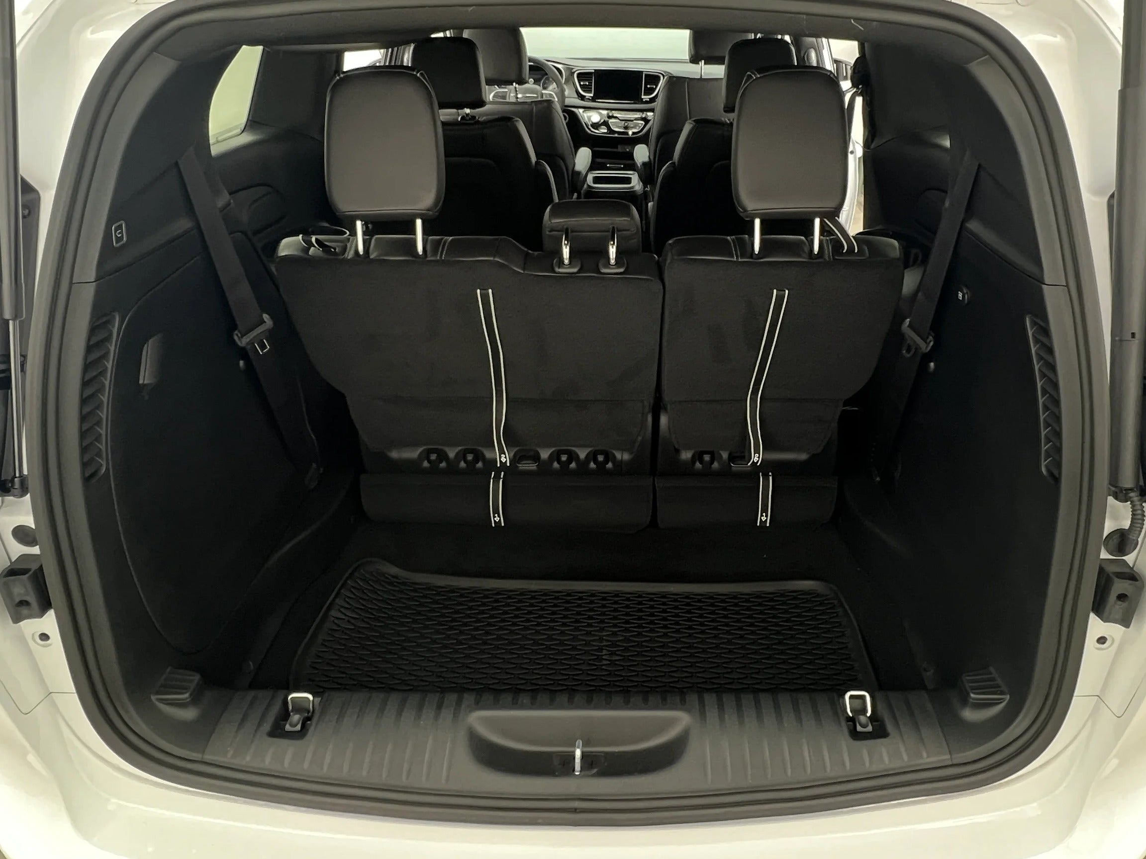 2026 Chrysler Voyager LX's photo
