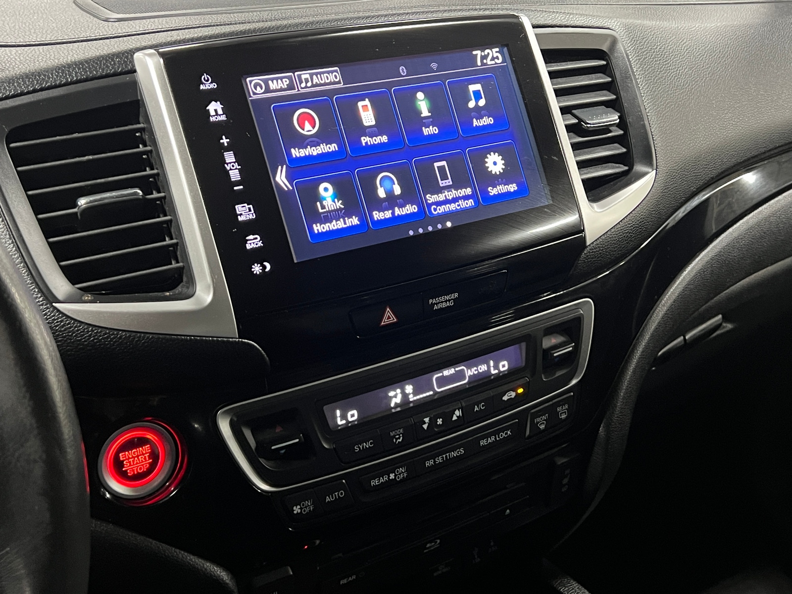 Thumbnail: 2017 Honda Pilot - 3