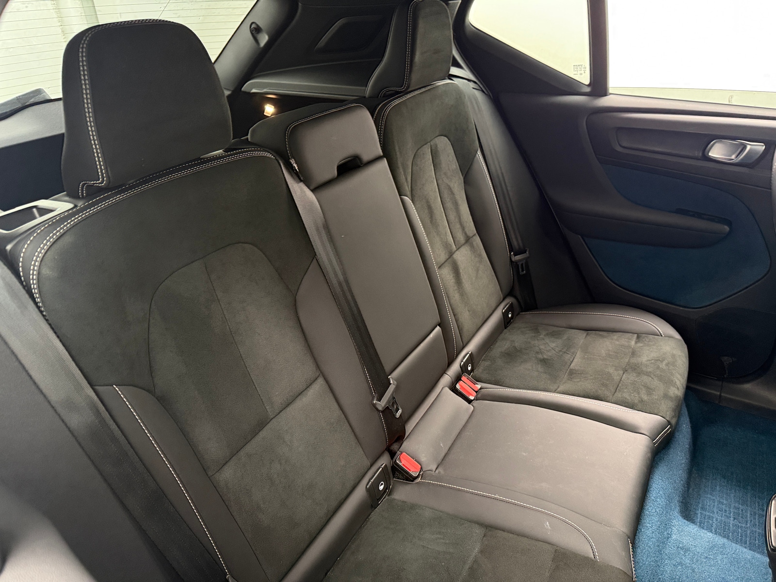 Thumbnail: 2023 Volvo XC40 - 6