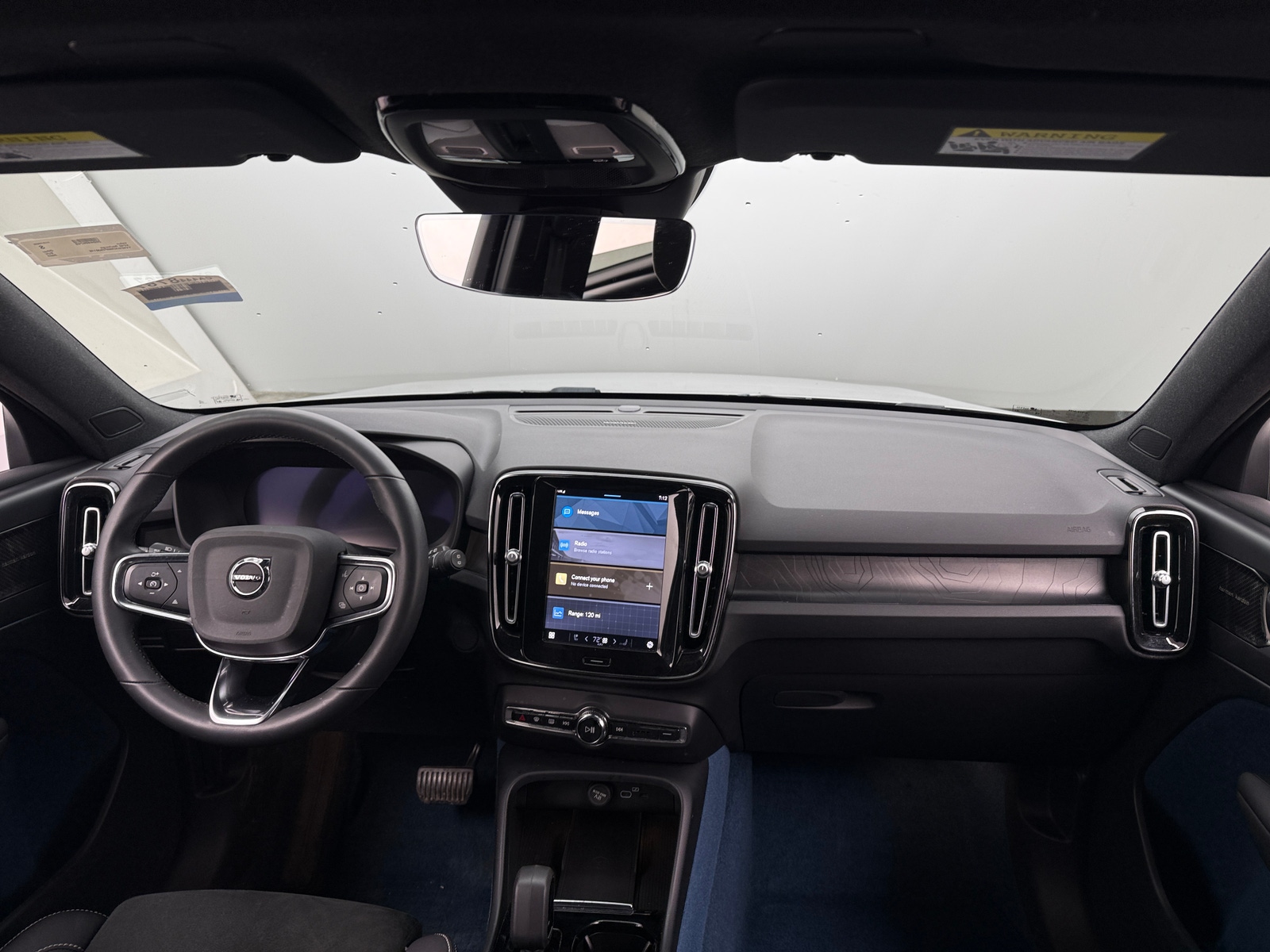 Thumbnail: 2023 Volvo XC40 - 3