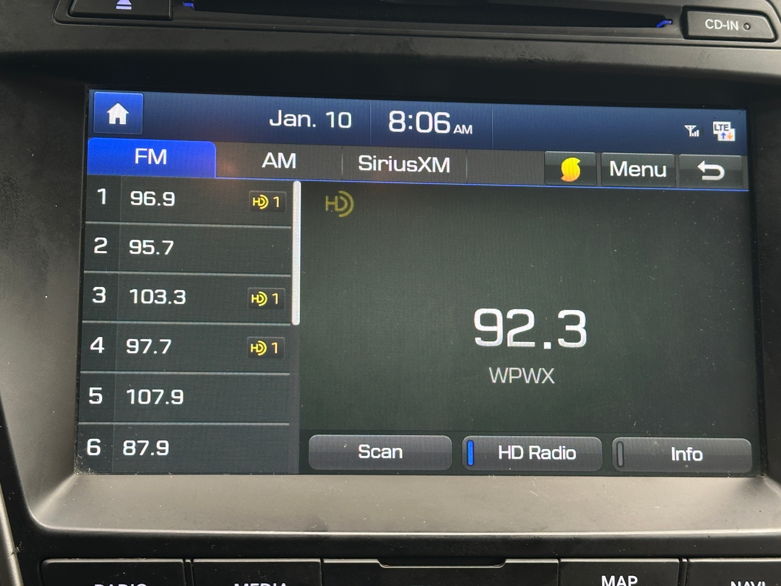 Thumbnail: 2017 Hyundai Santa Fe - 3