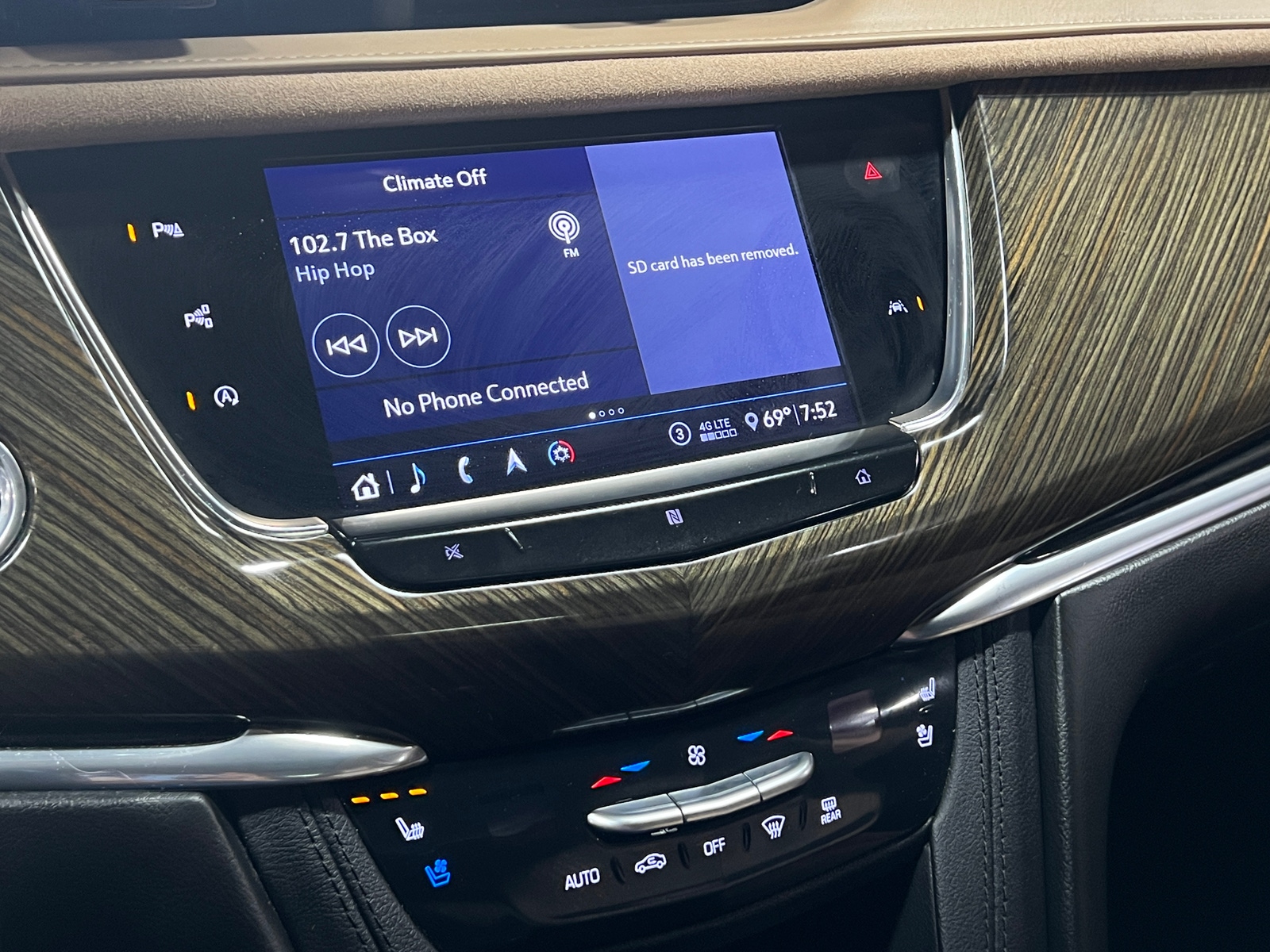 Thumbnail: 2020 Cadillac XT6 - 3