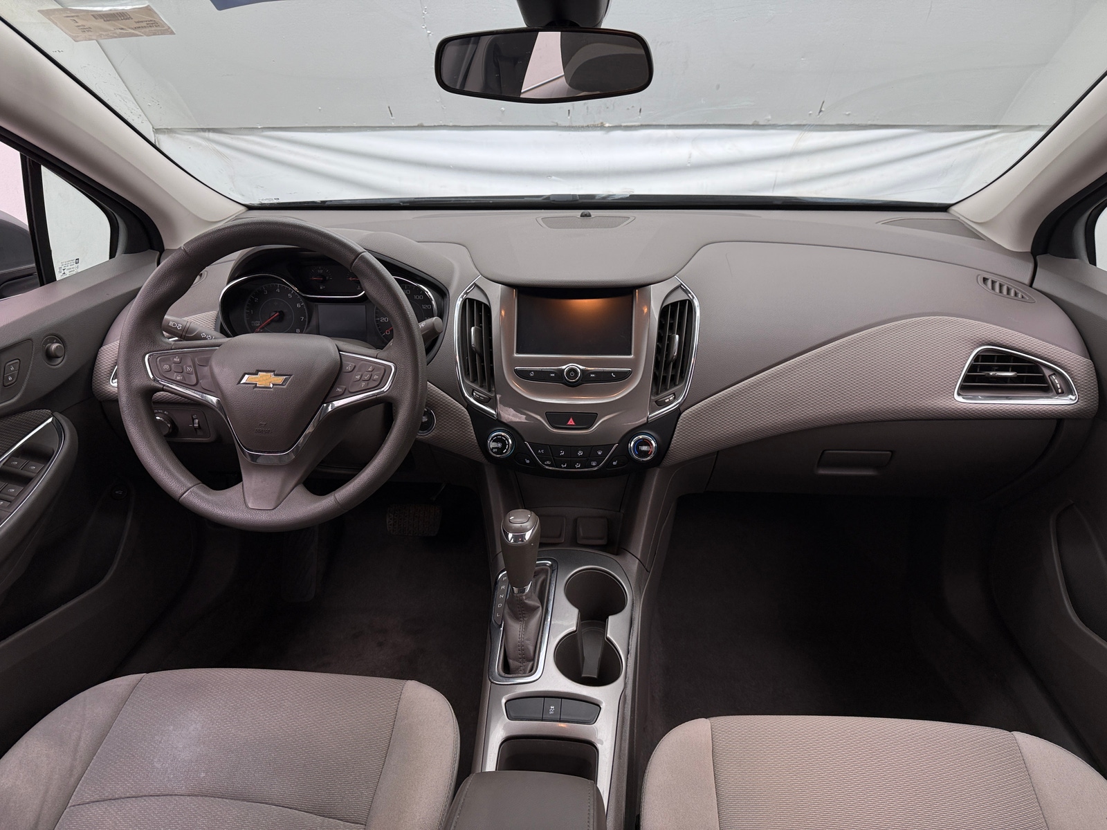 Thumbnail: 2018 Chevrolet Cruze - 3