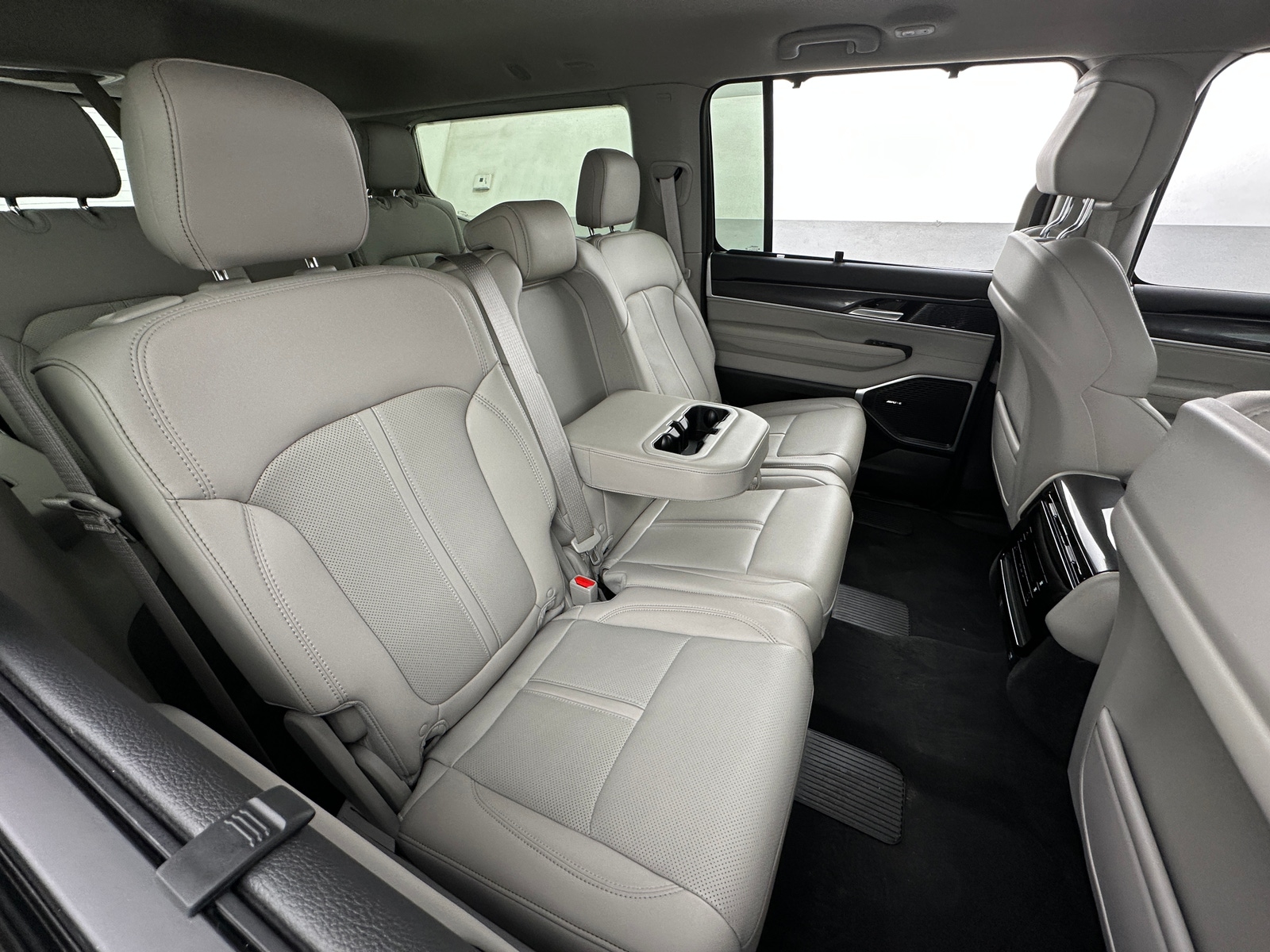 Thumbnail: 2024 Jeep Wagoneer - 5