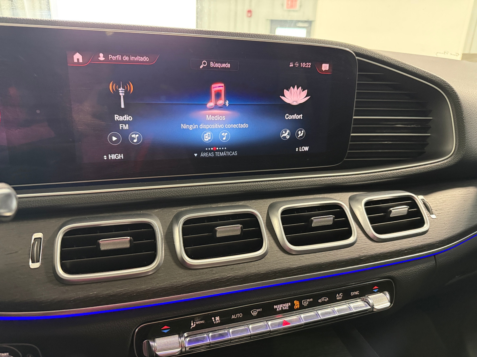 Thumbnail: 2020 Mercedes-Benz GLE - 3