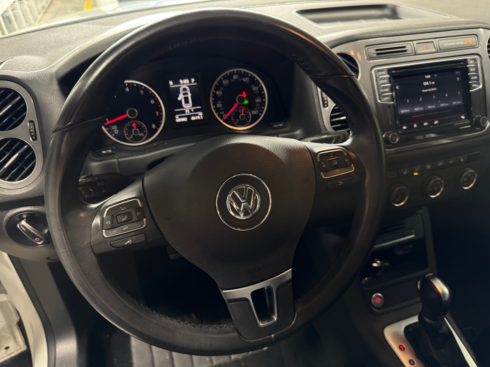 Thumbnail: 2017 Volkswagen Tiguan - 4