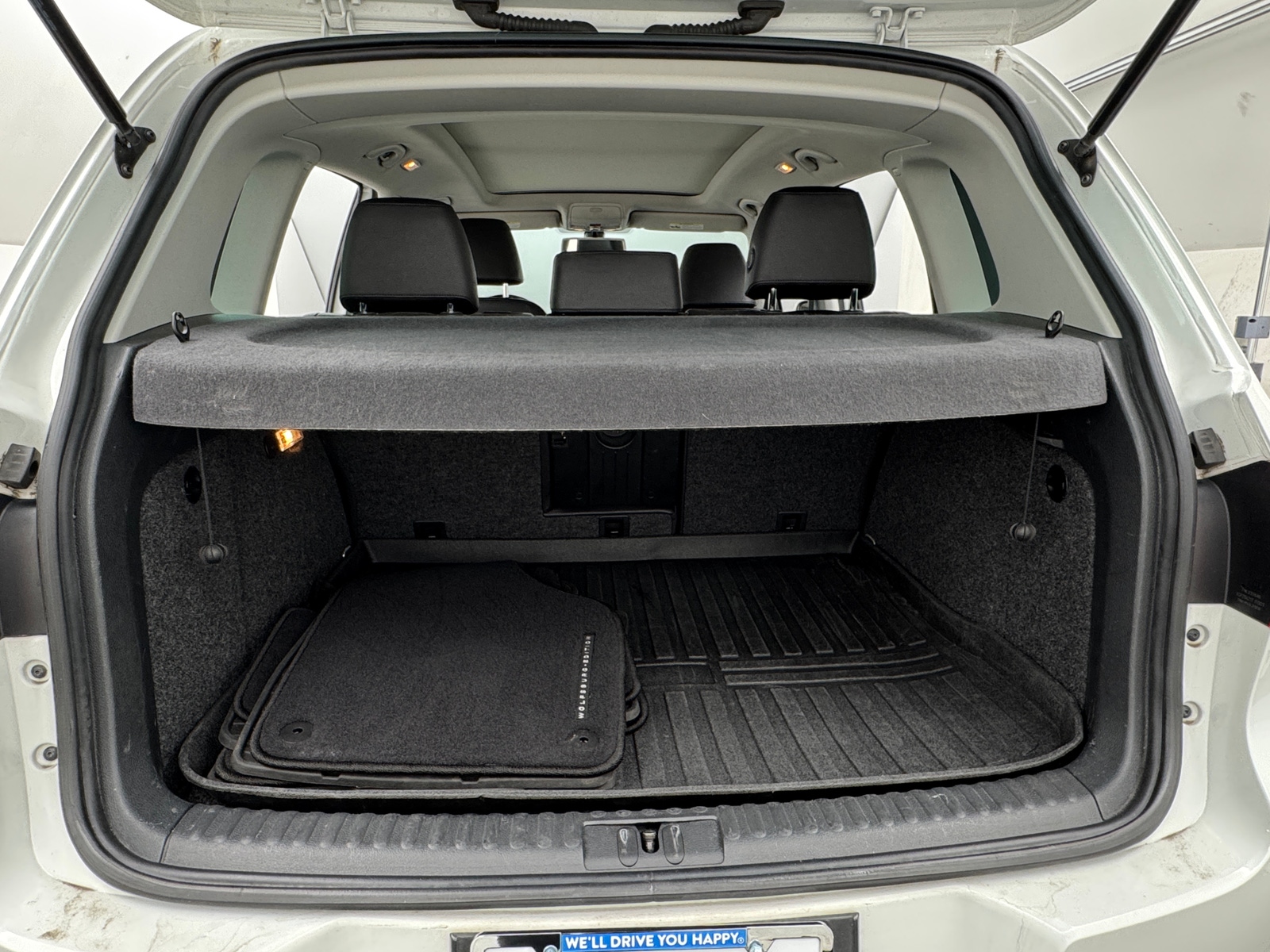 Thumbnail: 2017 Volkswagen Tiguan - 6