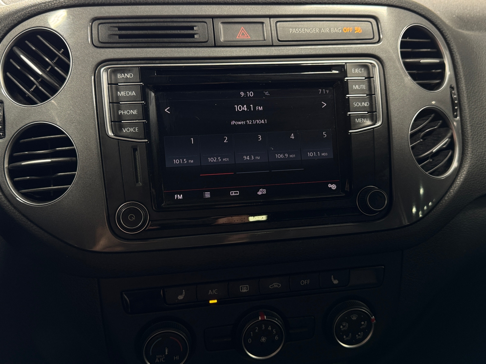 Thumbnail: 2017 Volkswagen Tiguan - 3