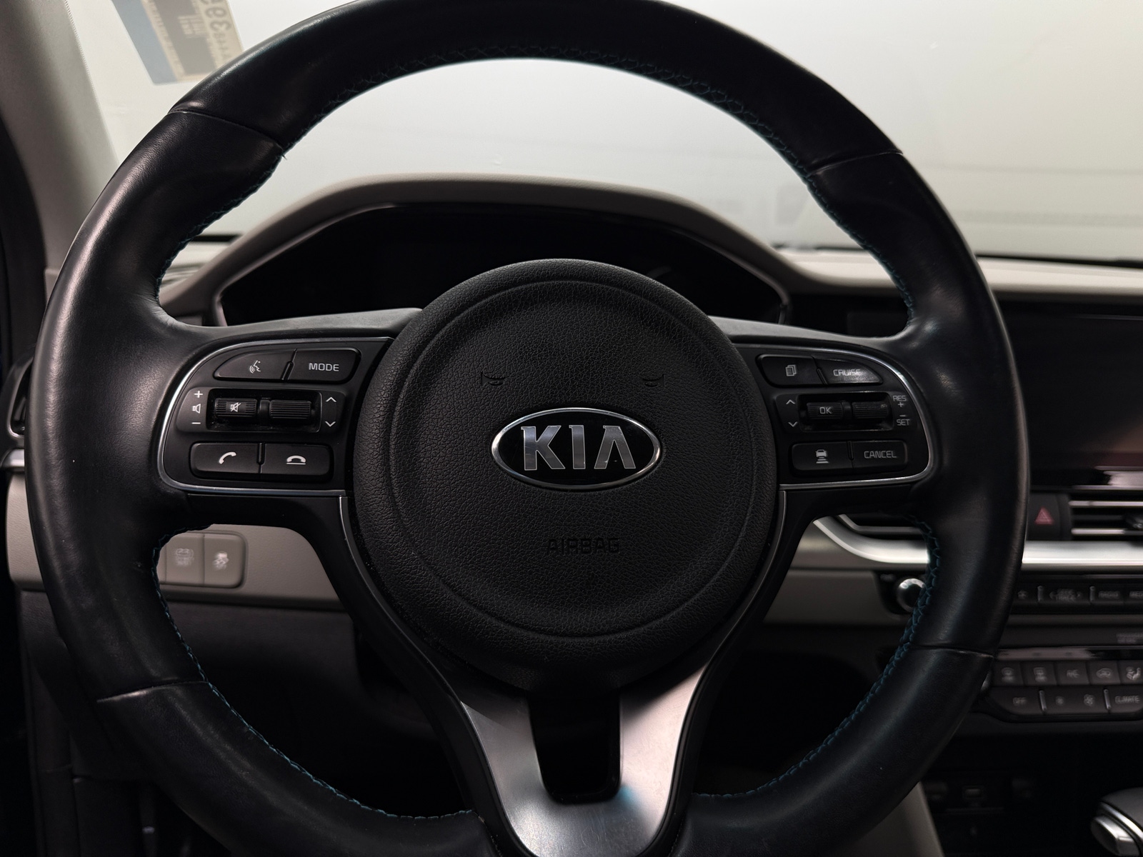 Thumbnail: 2021 Kia Niro - 4