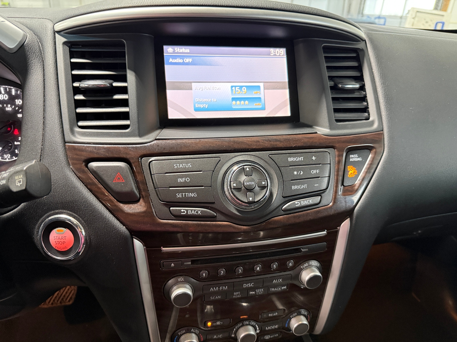 Thumbnail: 2015 Nissan Pathfinder - 3