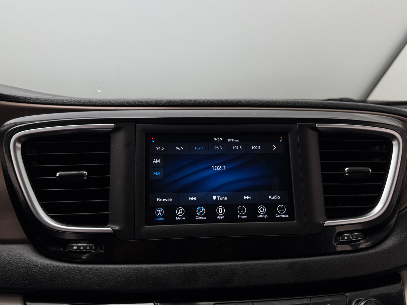 Thumbnail: 2019 Chrysler Pacifica - 4