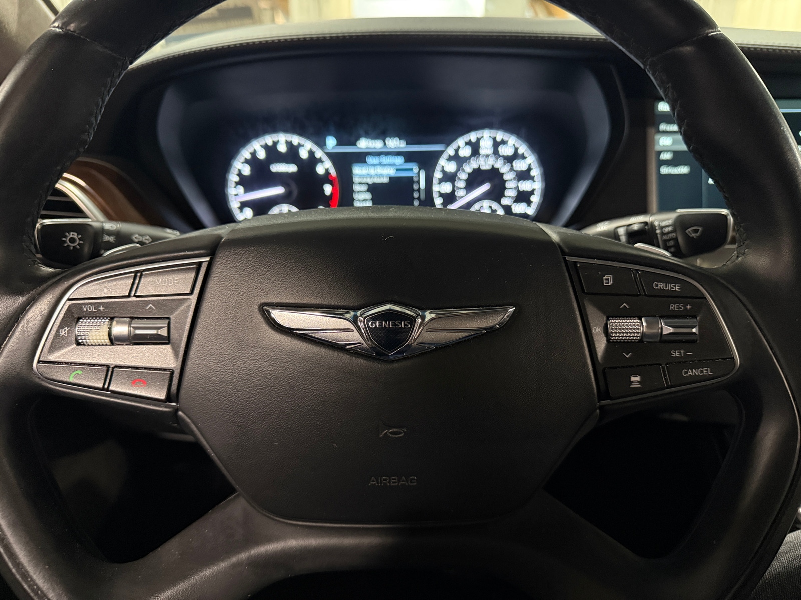 Thumbnail: 2017 Genesis G90 - 4