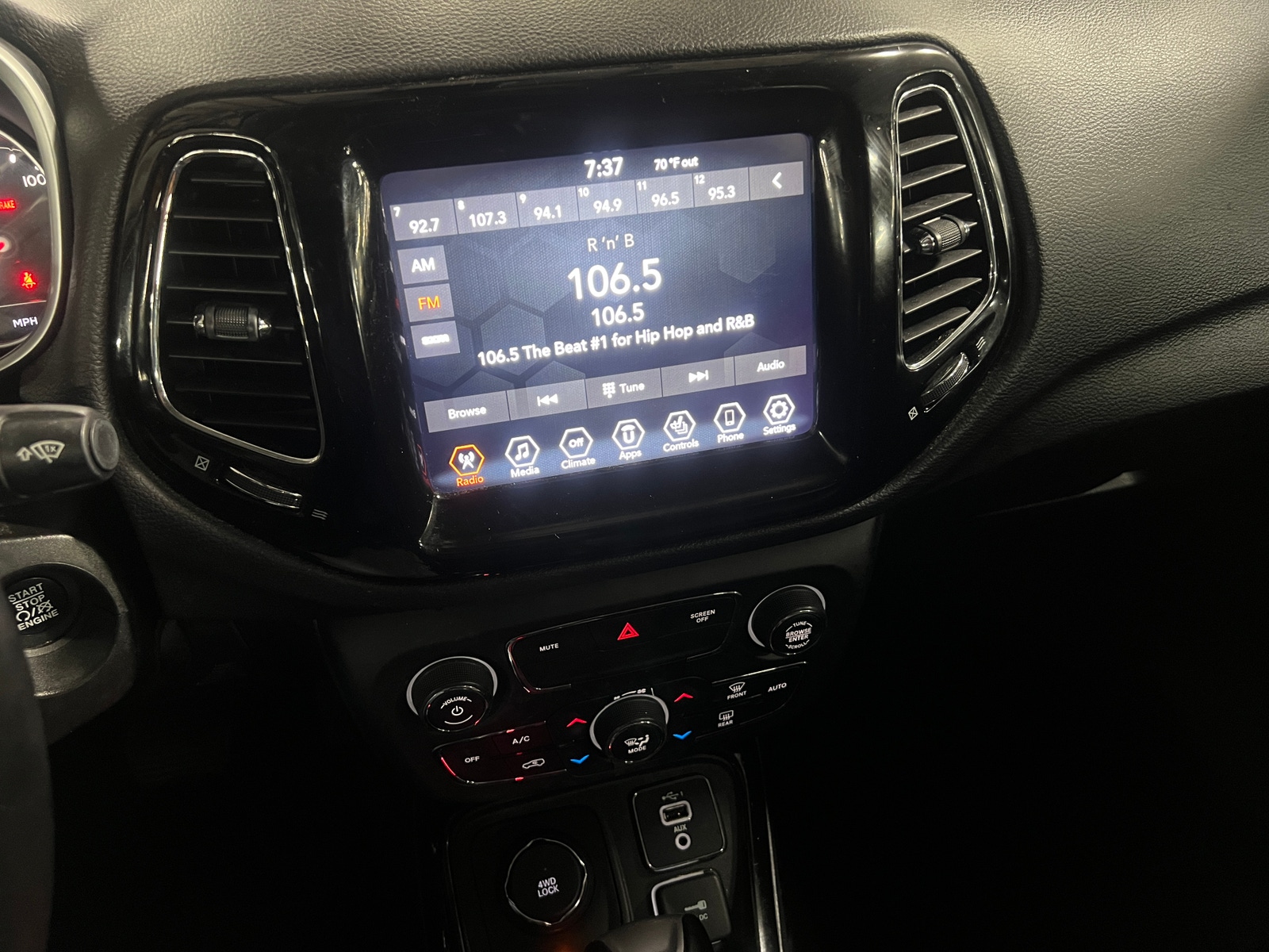 Thumbnail: 2020 Jeep Compass - 3