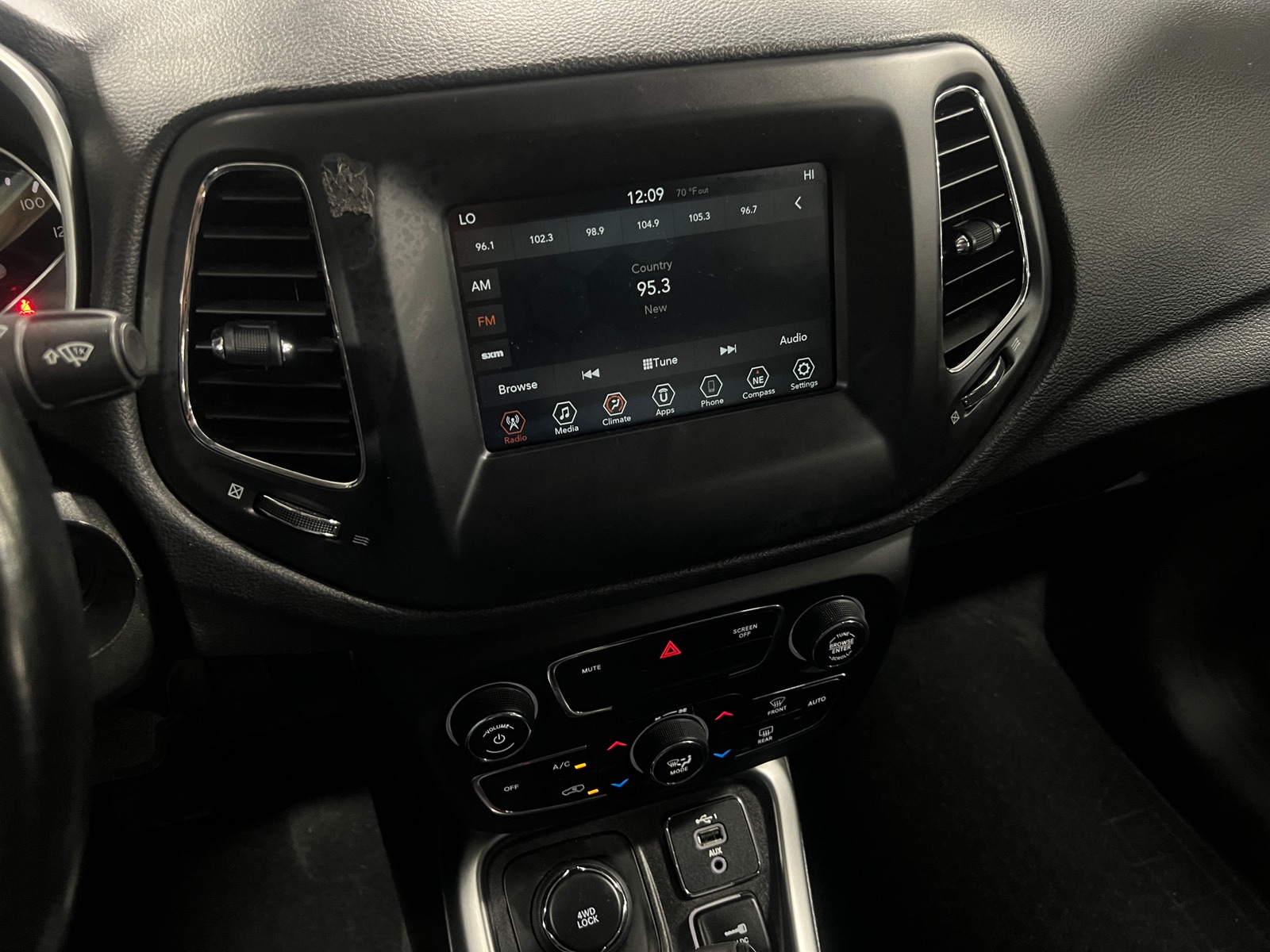 Thumbnail: 2019 Jeep Compass - 3