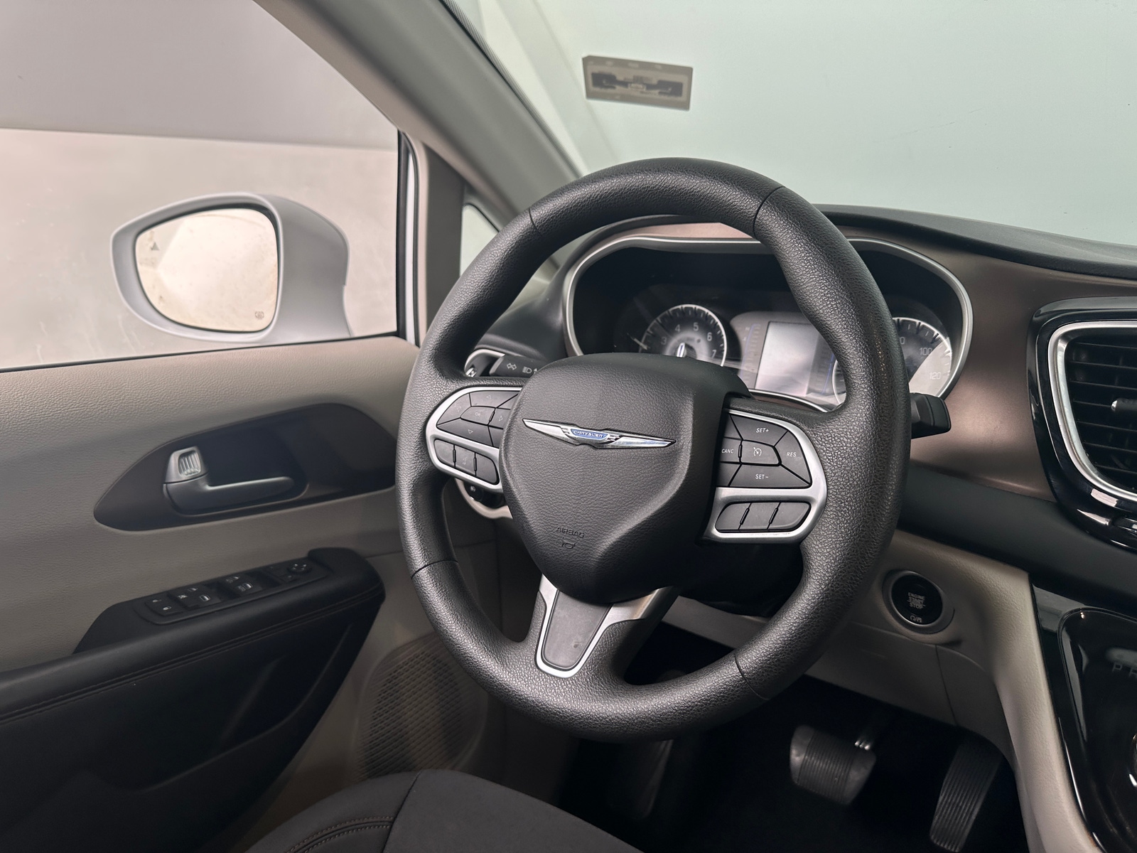 Thumbnail: 2018 Chrysler Pacifica - 5