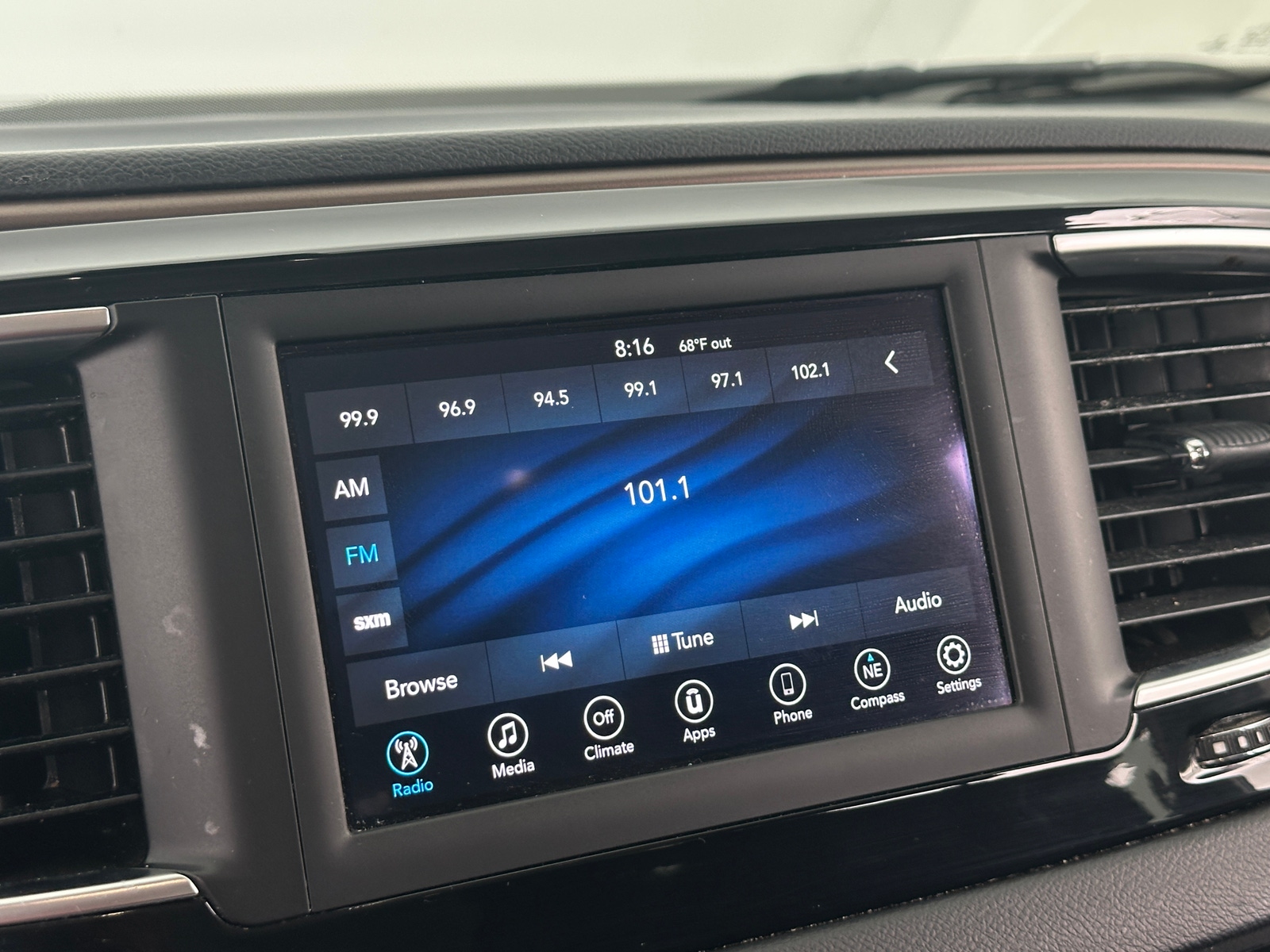 Thumbnail: 2018 Chrysler Pacifica - 4