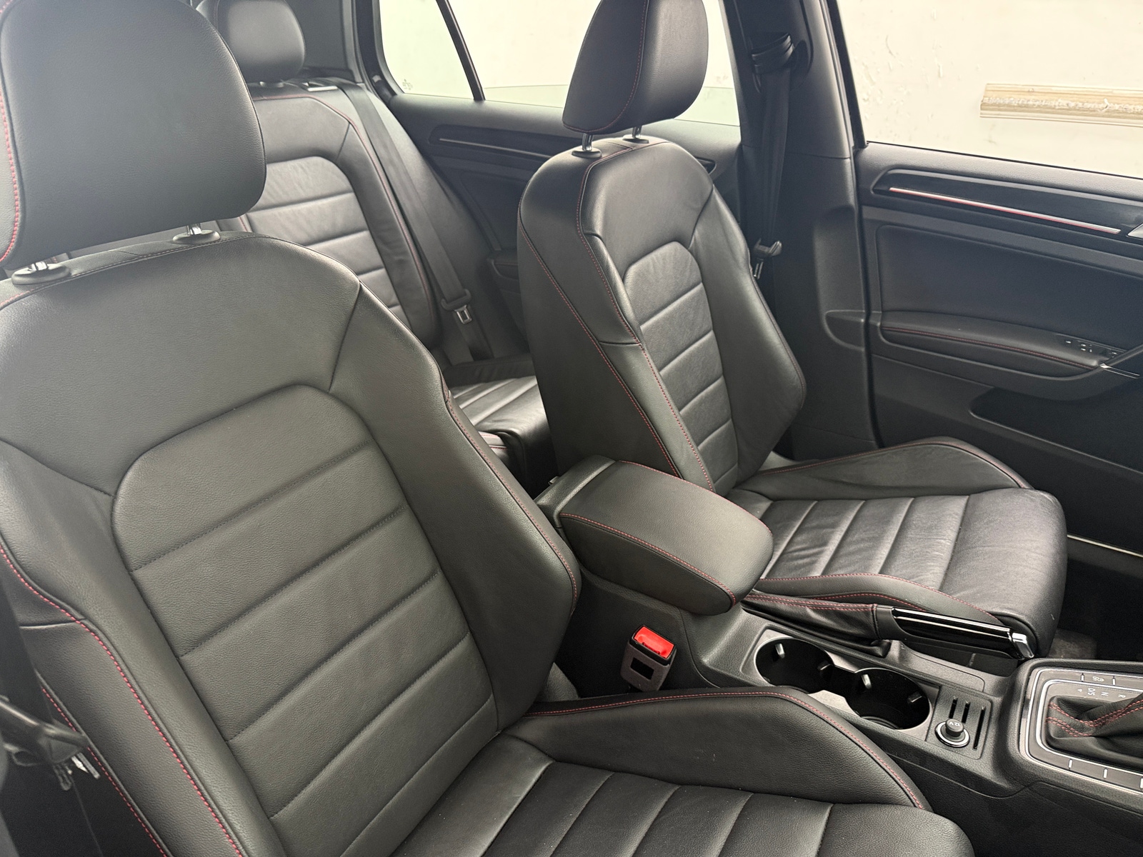 Thumbnail: 2017 Volkswagen Golf - 2