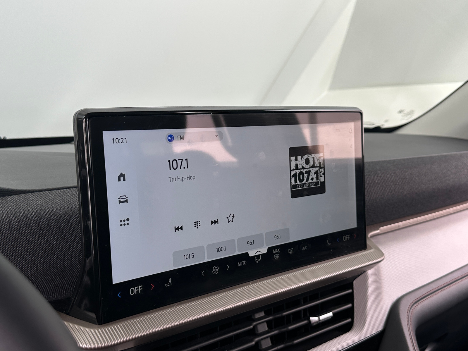 Thumbnail: 2025 Ford Explorer - 4