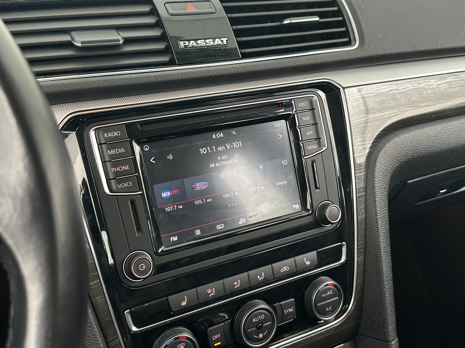 Thumbnail: 2018 Volkswagen Passat - 3