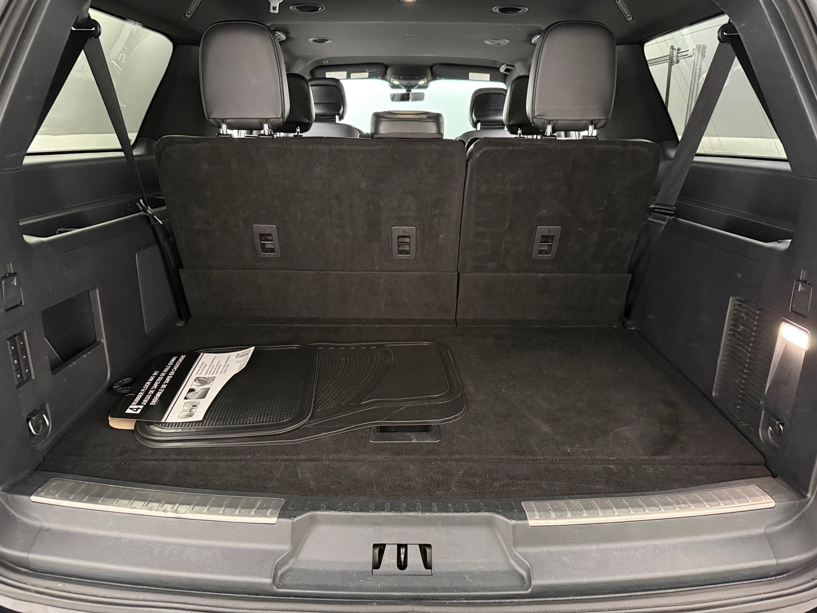 Thumbnail: 2024 Lincoln Navigator L - 6