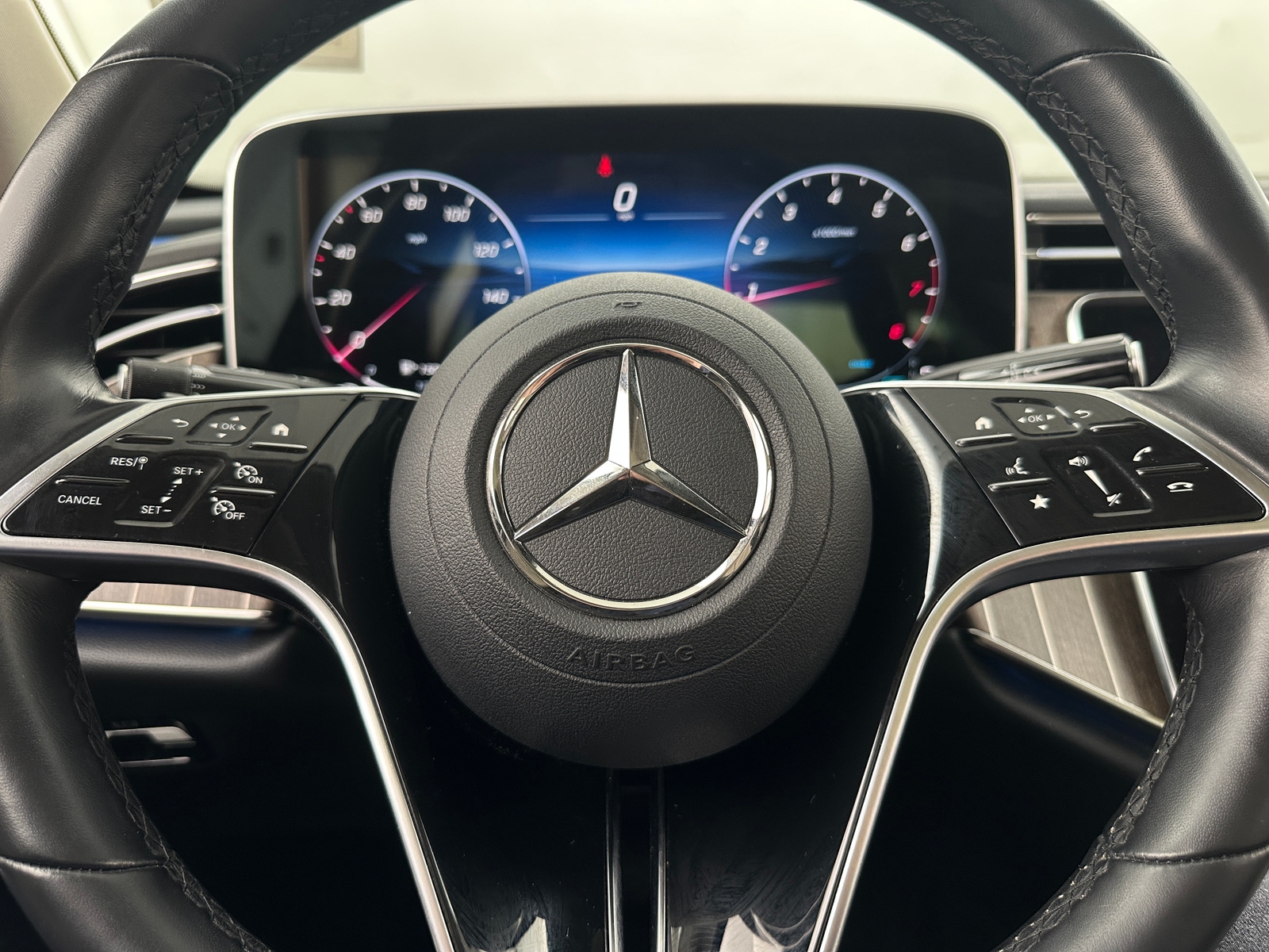 Thumbnail: 2025 Mercedes-Benz E-Class - 4